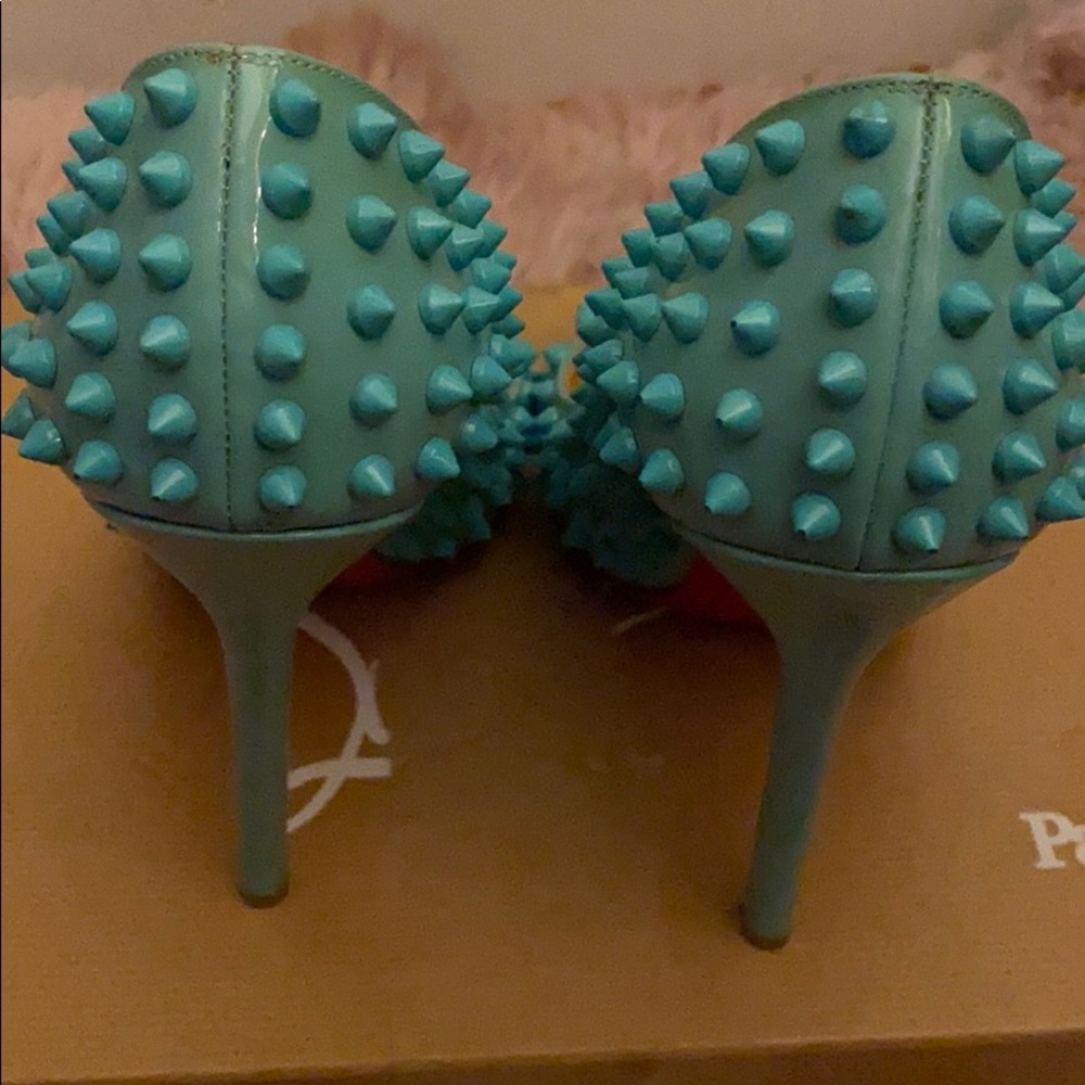 Christian Louboutin - Picture 3 of 4